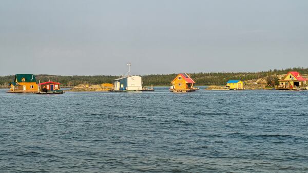 Yellowknife Floating Houseboats